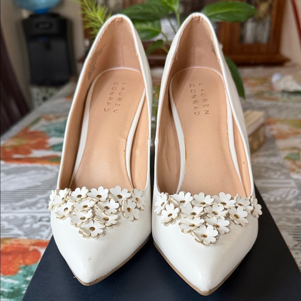 LC Lauren Conrad White Floral Heels